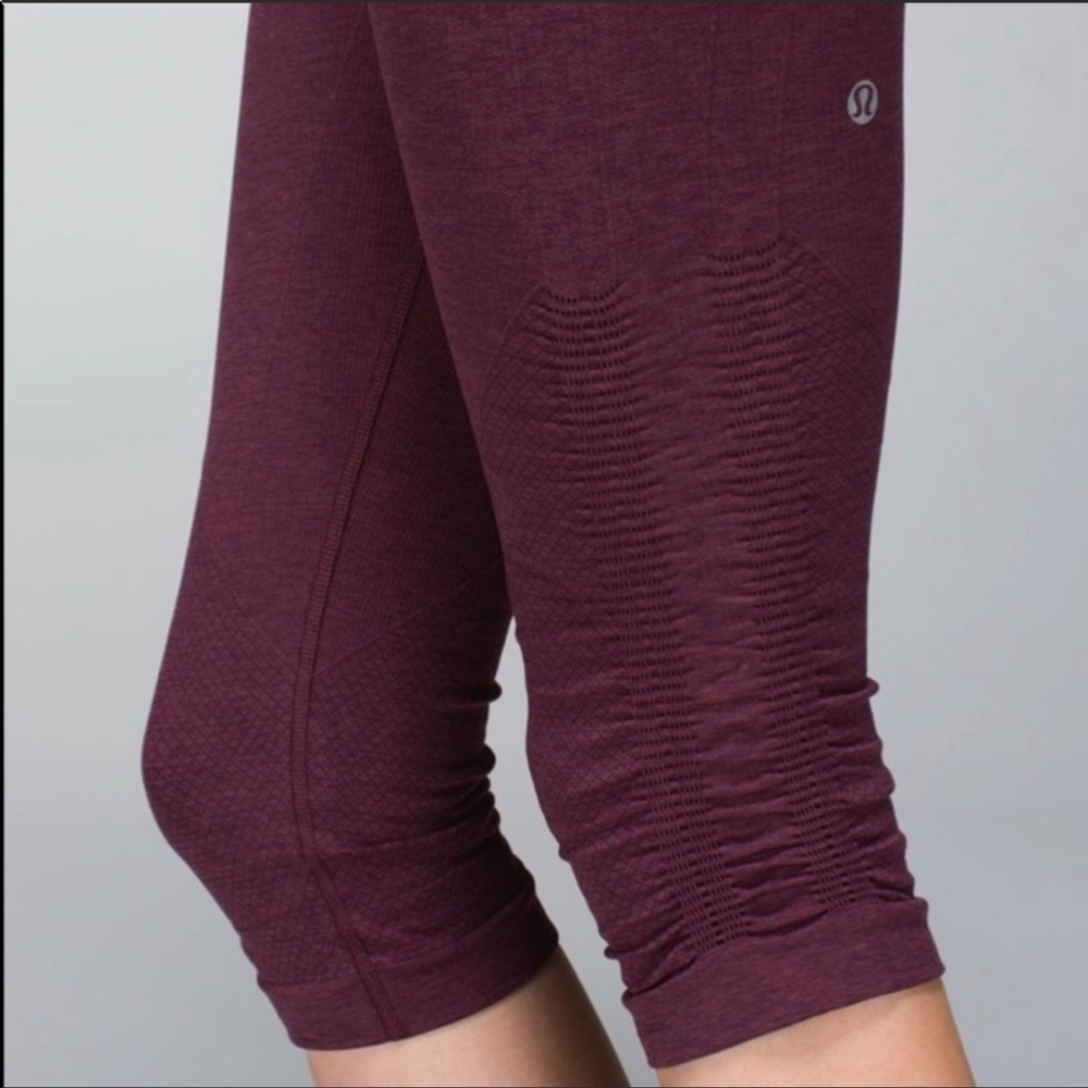 Lululemon Athletica Women SZ 6‎ In The Flow Crop II Purple Seamless Yoga Running